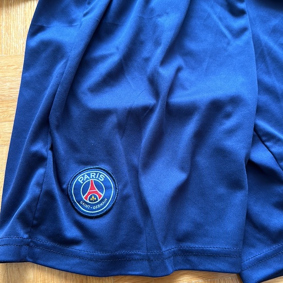 PSG Replica Jersey Kit. Jersey and short. No name on back - Picture 2 of 4